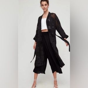 Wilfred Aritzia Black Sheer Kimono Jacket/Duster. Size L.